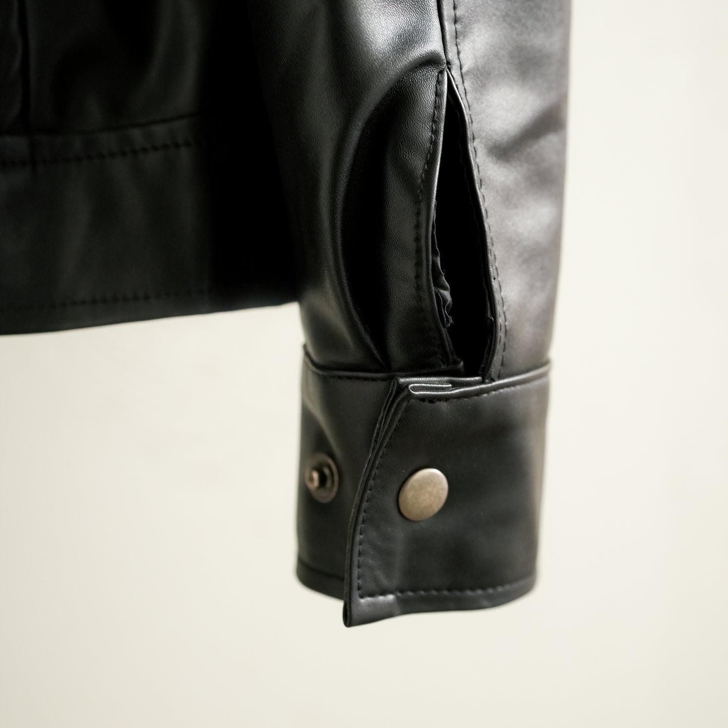 BLACK LEATHER JACKET