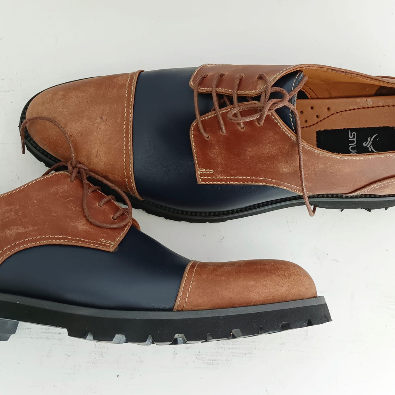 Crazy Horse Leather Shoes by Snug.