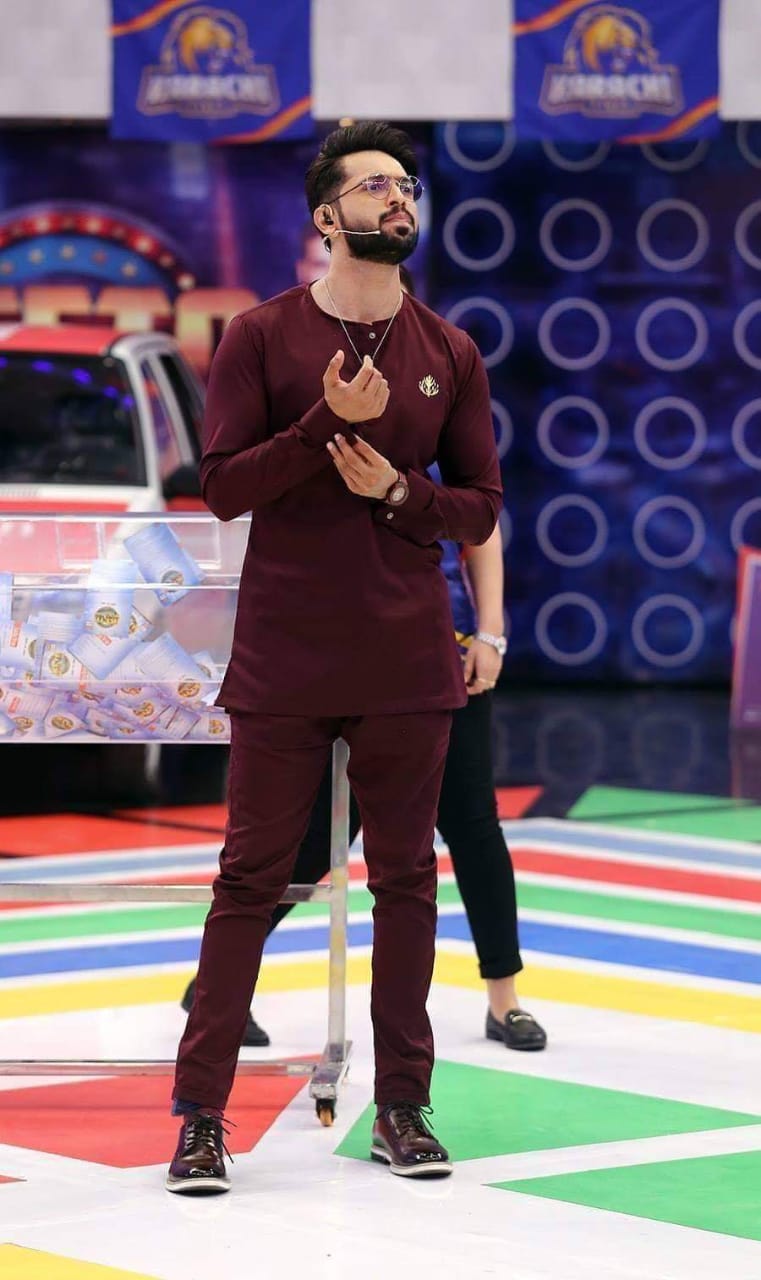 Maroon kurta and trouser with chest motif